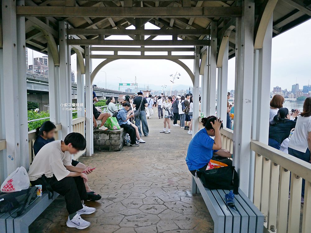 2025大稻埕煙火「三重忠孝碼頭」絕佳的拍攝美照觀賞景點