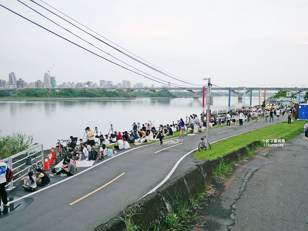 2025大稻埕煙火「三重忠孝碼頭」絕佳的拍攝美照觀賞景點