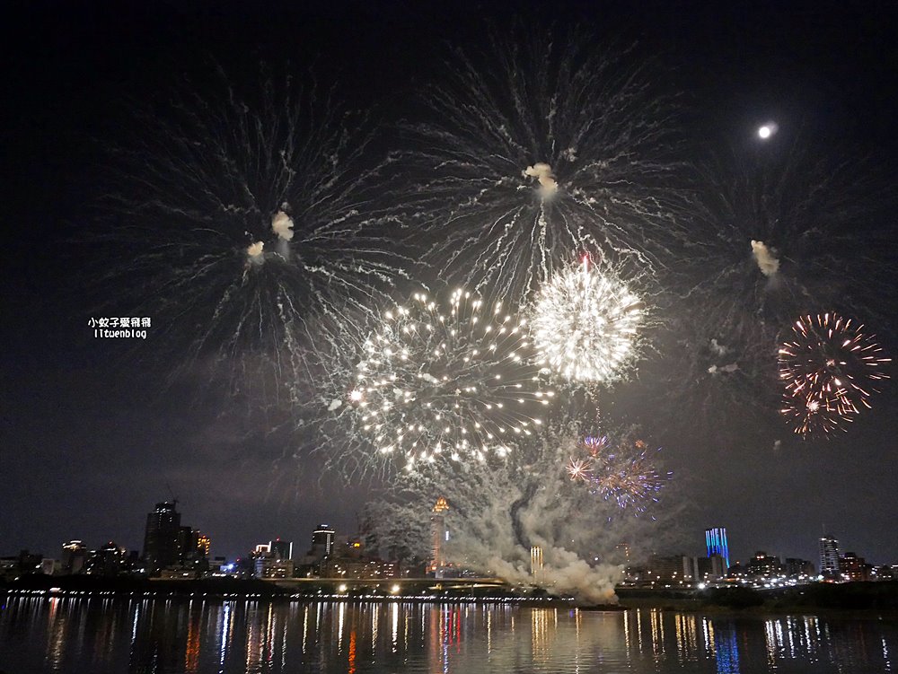 2025大稻埕煙火「三重忠孝碼頭」絕佳的拍攝美照觀賞景點