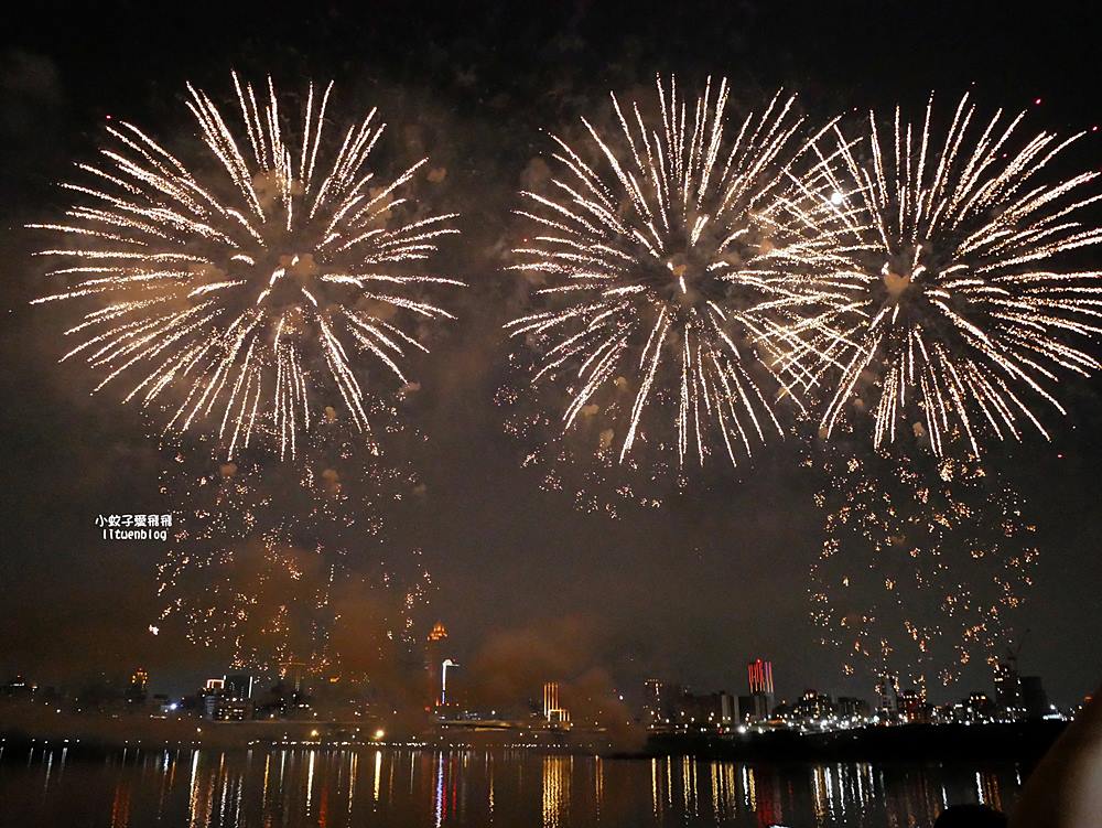 2025大稻埕煙火「三重忠孝碼頭」絕佳的拍攝美照觀賞景點
