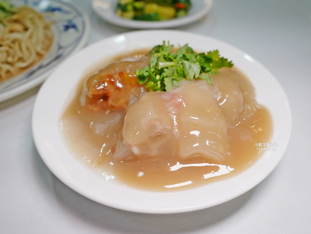 萬隆美食「寶島肉圓店」肉圓包芋頭或筍絲，清蒸、油炸或雙拼一次滿足