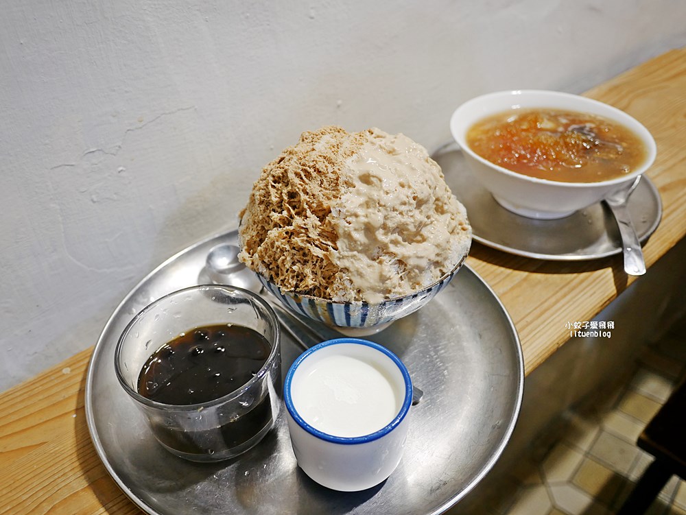萬隆美食「寶島肉圓店」肉圓包芋頭或筍絲，清蒸、油炸或雙拼一次滿足