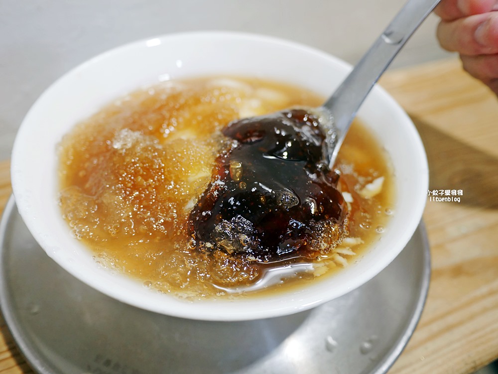 萬隆冰店「三角冰冰品專賣店」造型刨冰台式豆花有鐵觀音的雙拼奶奶 萬隆冰店「三角冰冰品專賣店」造型刨冰台式豆花有鐵觀音的雙拼奶奶