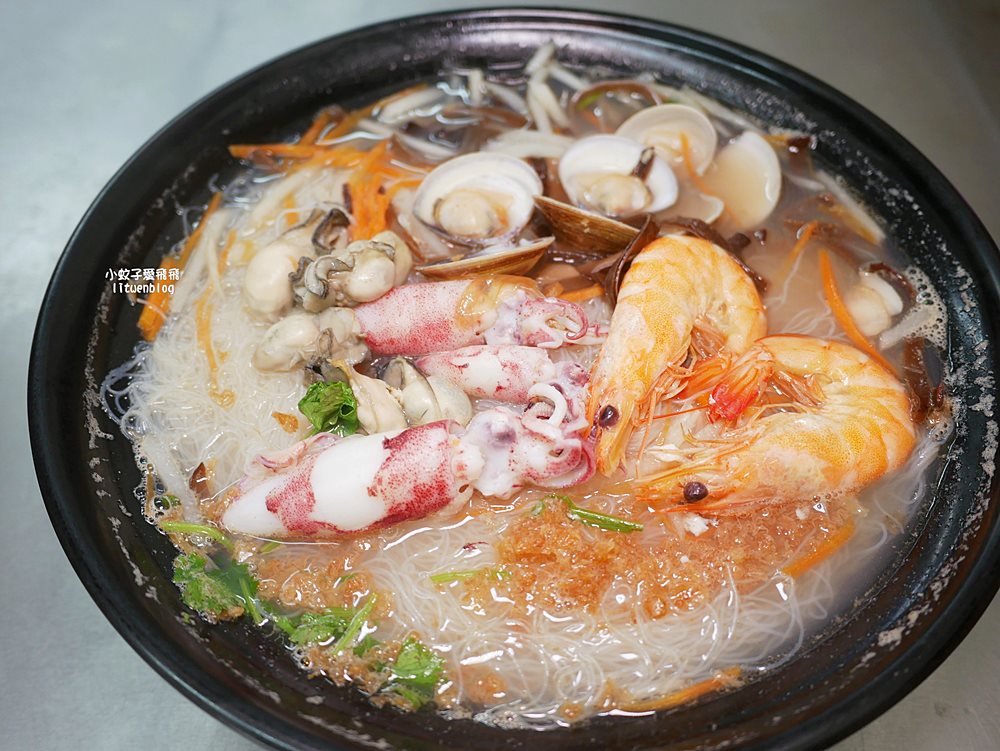 金山美食「柳媽媽海鮮粥麵館」小卷鮮蝦鮮蚵蛤蜊配料澎湃