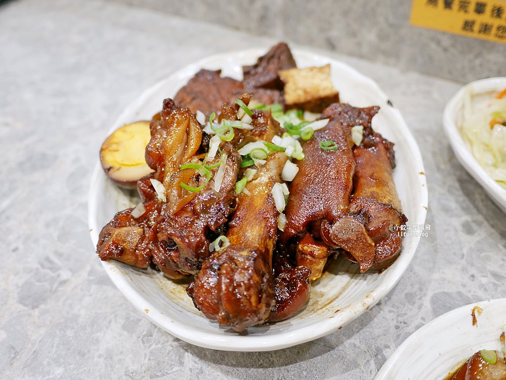 「老牌張豬腳飯」超過6000則評論冠上台北必吃豬腳