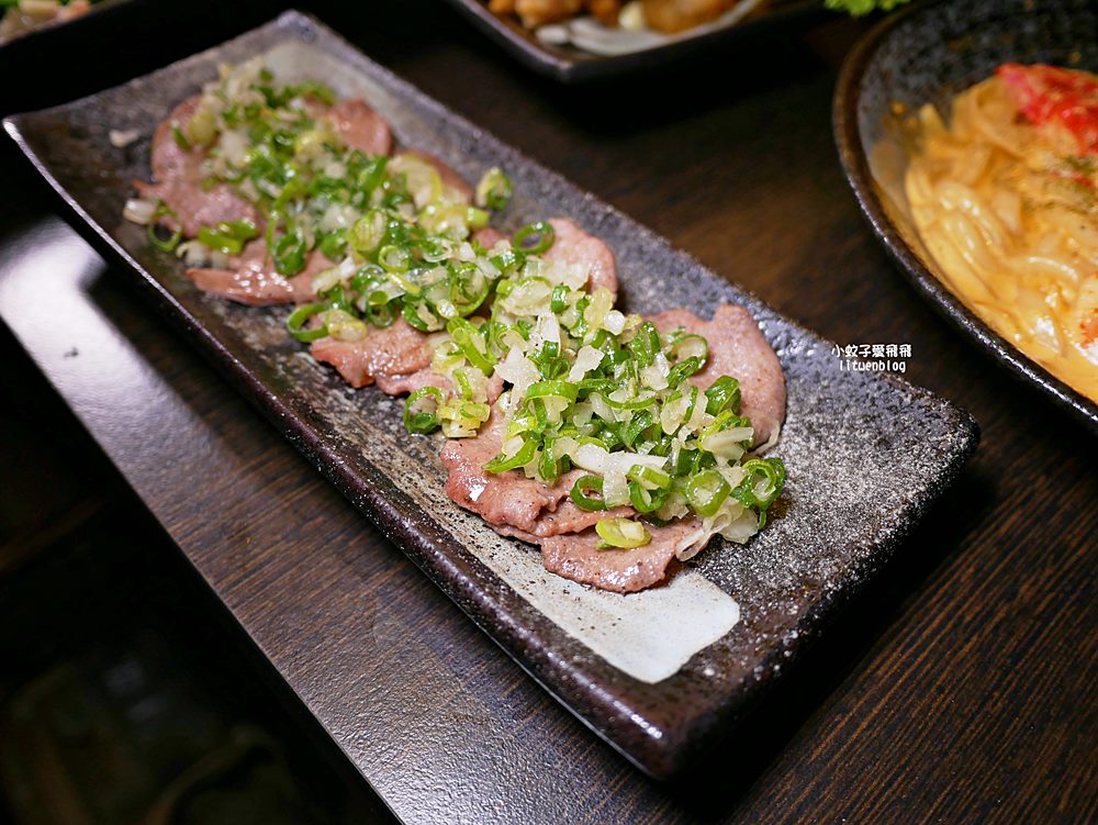 三重美食「老串角居酒屋三重店」超過百道料理，聚餐小酌深夜食堂首選