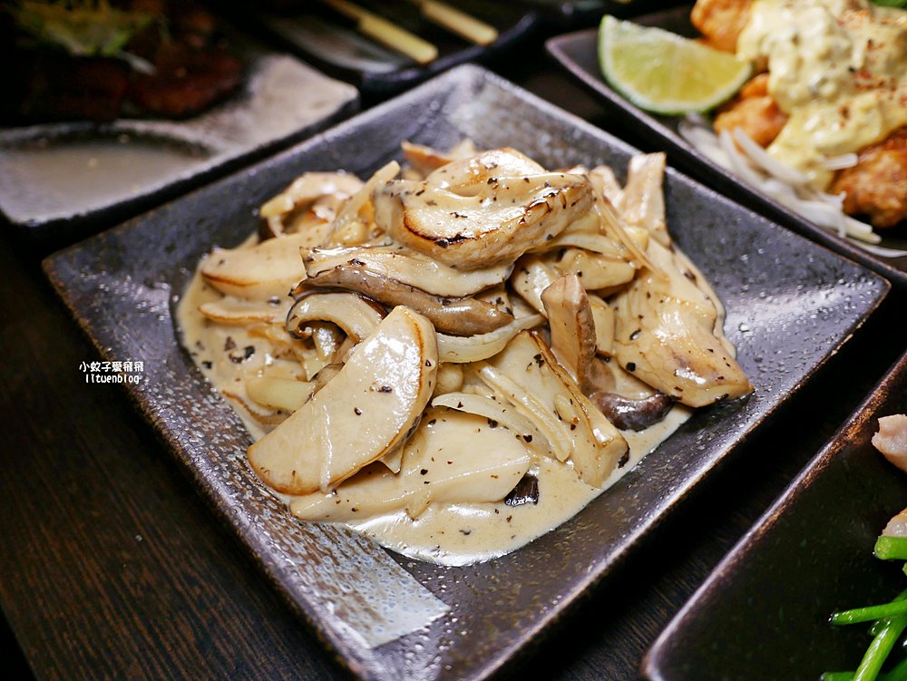 三重美食「老串角居酒屋三重店」超過百道料理，聚餐小酌深夜食堂首選