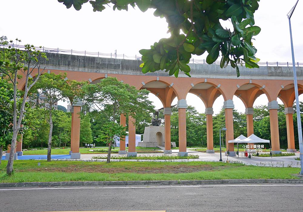 三峽景點臺北大學「飛鳶廣場」地標,思古迴廊全台唯一仿紅磚拱橋三鶯線秘境 三峽景點臺北大學「飛鳶廣場」地標,思古迴廊全台唯一仿紅磚拱橋三鶯線秘境