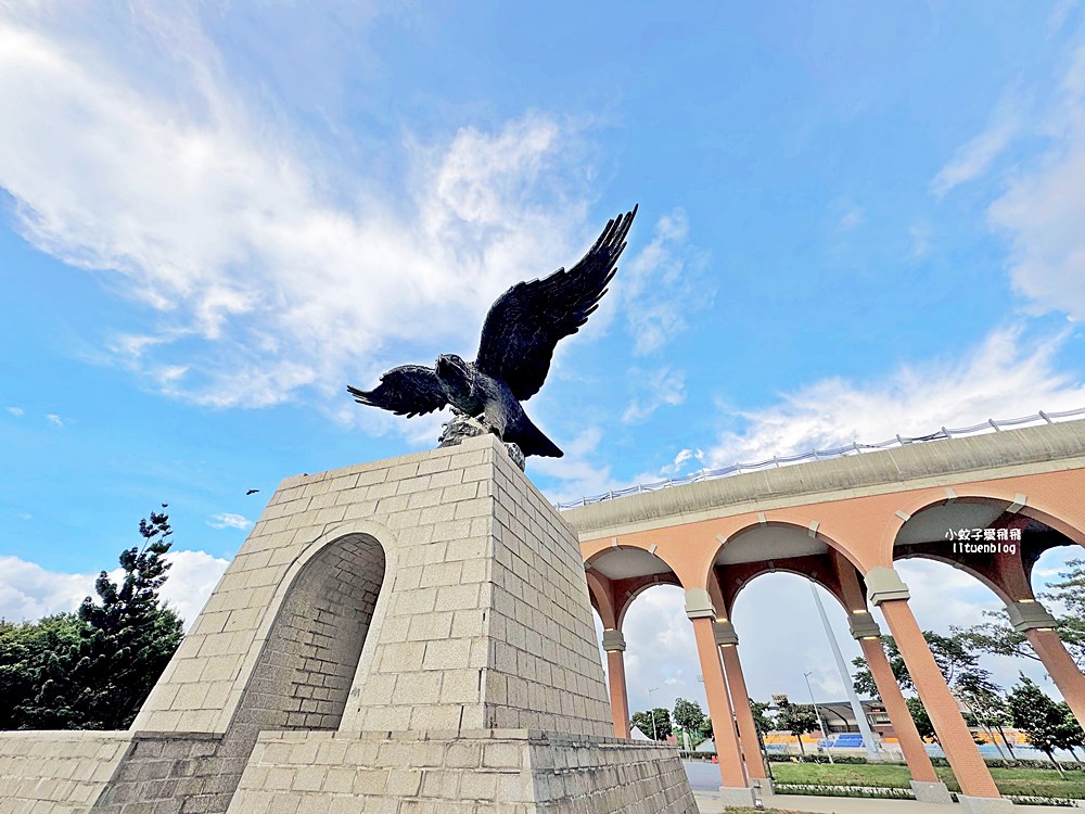 三峽景點臺北大學「飛鳶廣場」地標,思古迴廊全台唯一仿紅磚拱橋三鶯線秘境 三峽景點臺北大學「飛鳶廣場」地標,思古迴廊全台唯一仿紅磚拱橋三鶯線秘境
