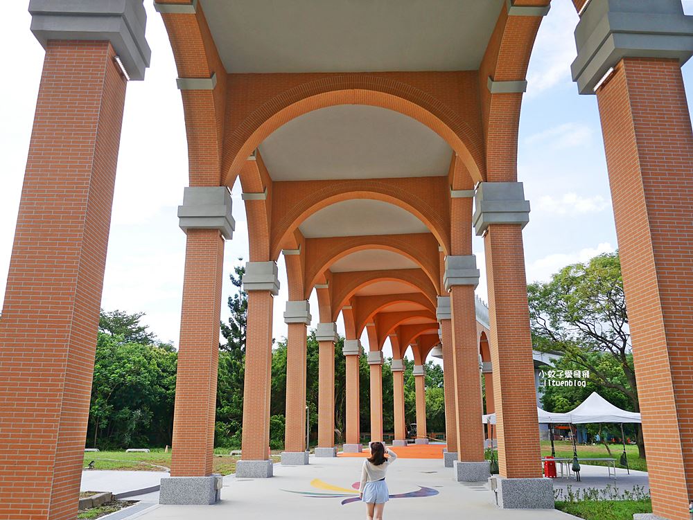 三峽景點臺北大學「飛鳶廣場」地標,思古迴廊全台唯一仿紅磚拱橋三鶯線秘境 三峽景點臺北大學「飛鳶廣場」地標,思古迴廊全台唯一仿紅磚拱橋三鶯線秘境