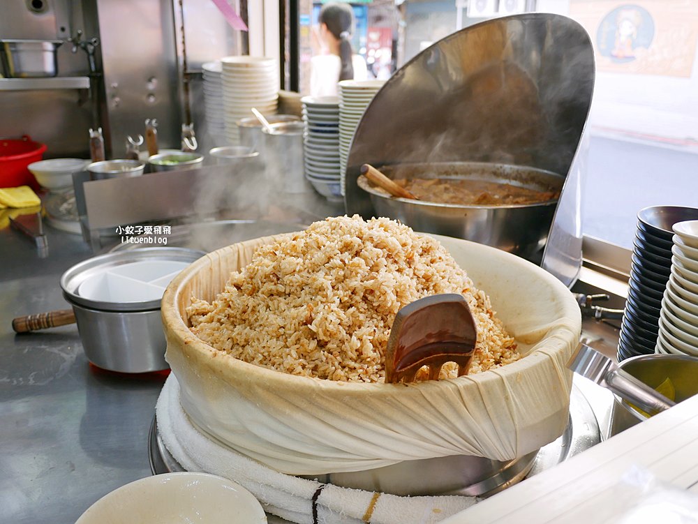關渡美食「勝記油飯」銅板價油飯香氣逼人，什錦湯豬肝好嫩口