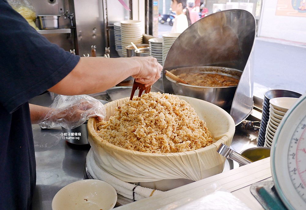 關渡美食「勝記油飯」銅板價油飯香氣逼人，什錦湯豬肝好嫩口