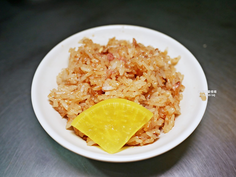 關渡美食「勝記油飯」銅板價油飯香氣逼人，什錦湯豬肝好嫩口