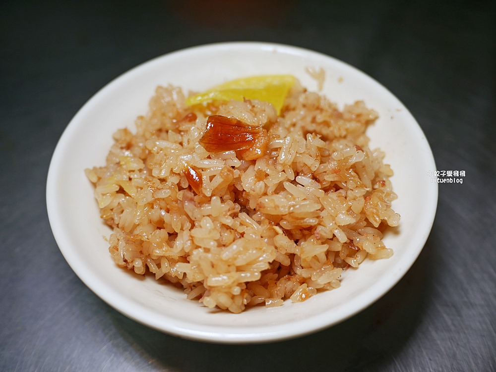 關渡美食「勝記油飯」銅板價油飯香氣逼人，什錦湯豬肝好嫩口