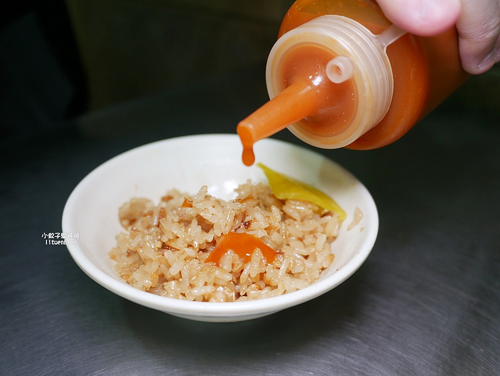 關渡美食「勝記油飯」銅板價油飯香氣逼人，什錦湯豬肝好嫩口