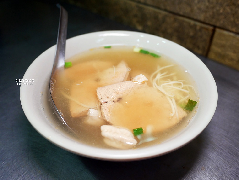 關渡美食「勝記油飯」銅板價油飯香氣逼人，什錦湯豬肝好嫩口