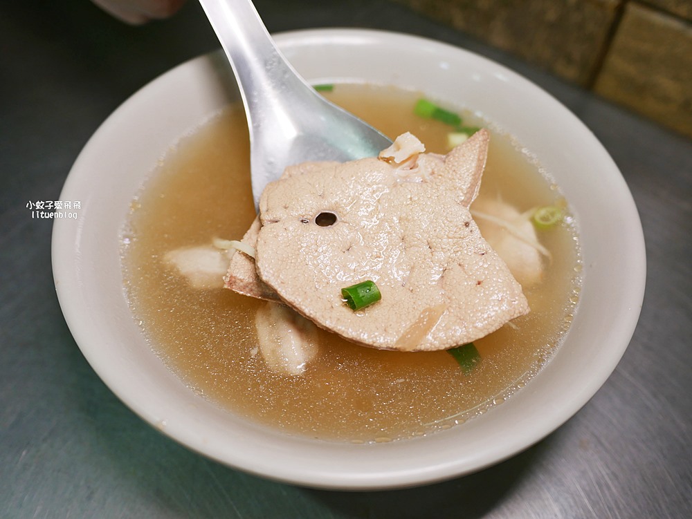 關渡美食「勝記油飯」銅板價油飯香氣逼人，什錦湯豬肝好嫩口