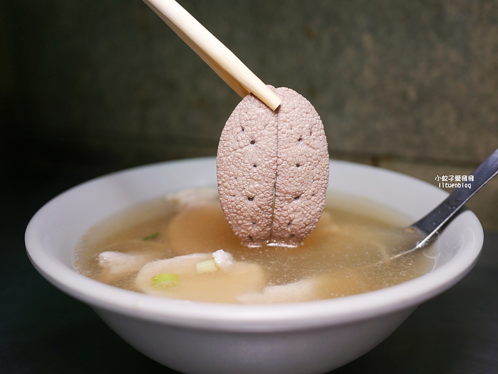 關渡美食「勝記油飯」銅板價油飯香氣逼人，什錦湯豬肝好嫩口