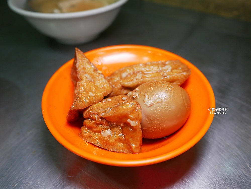 關渡美食「勝記油飯」銅板價油飯香氣逼人，什錦湯豬肝好嫩口