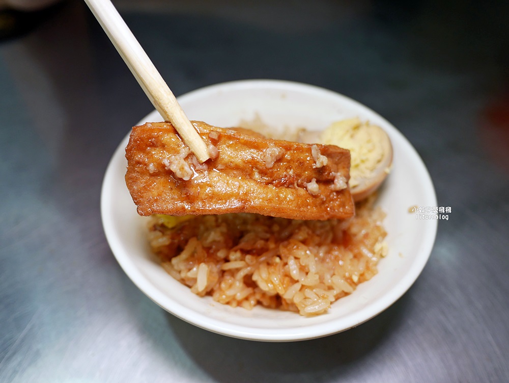 關渡美食「勝記油飯」銅板價油飯香氣逼人，什錦湯豬肝好嫩口