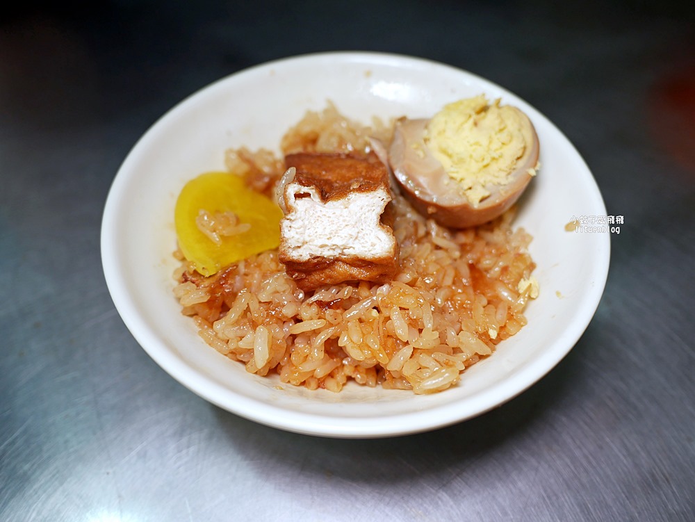 關渡美食「勝記油飯」銅板價油飯香氣逼人，什錦湯豬肝好嫩口