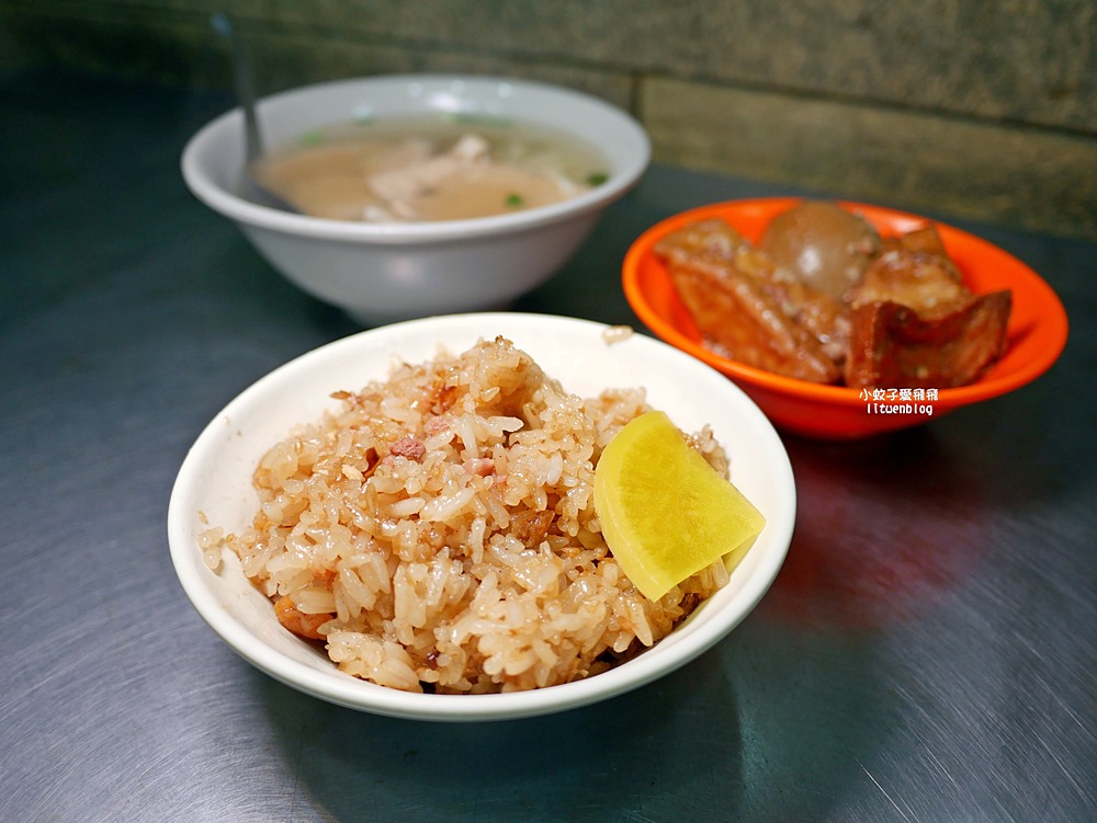 關渡美食「勝記油飯」銅板價油飯香氣逼人，什錦湯豬肝好嫩口