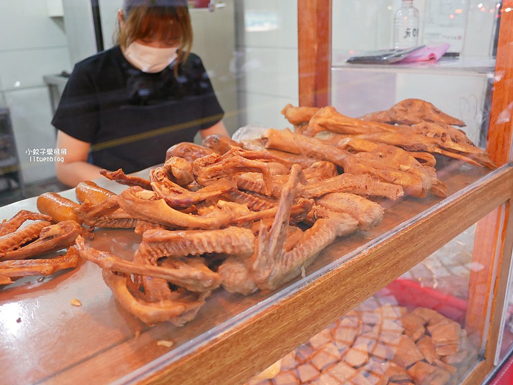 鶯歌美食「鶯歌林滷味」排隊冷滷份量多，辣醬超頂必加