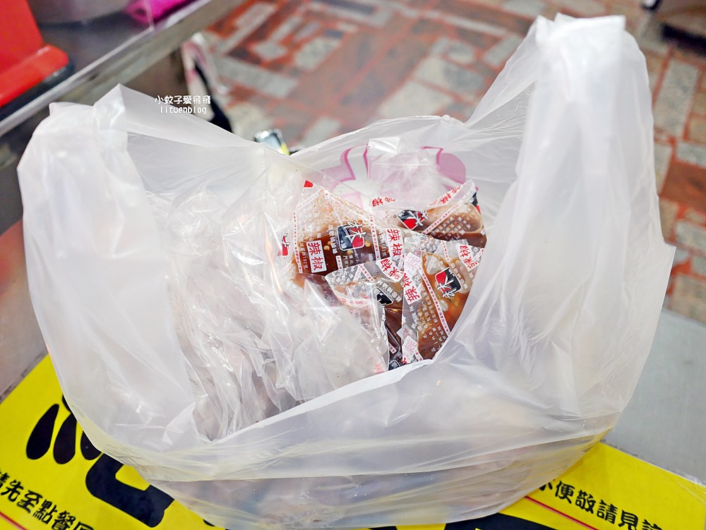 鶯歌美食「鶯歌林滷味」排隊冷滷份量多，辣醬超頂必加