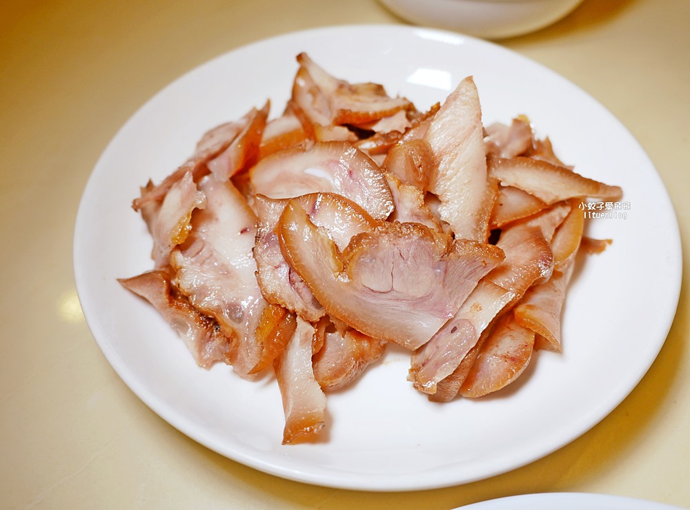 鶯歌美食「鶯歌林滷味」排隊冷滷份量多，辣醬超頂必加