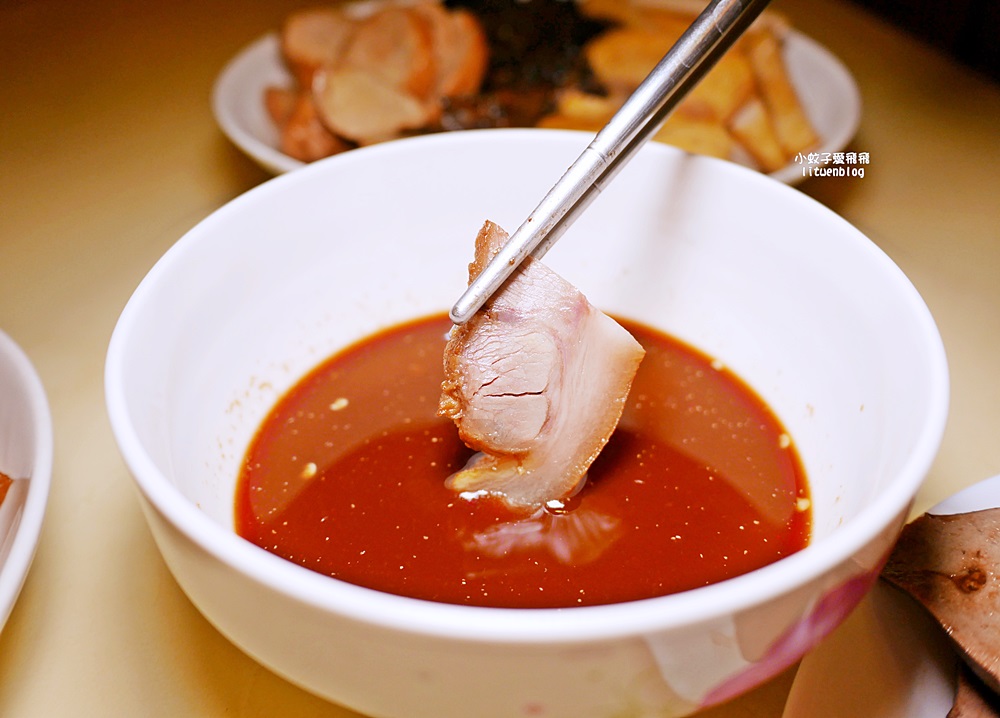 鶯歌美食「鶯歌林滷味」排隊冷滷份量多，辣醬超頂必加