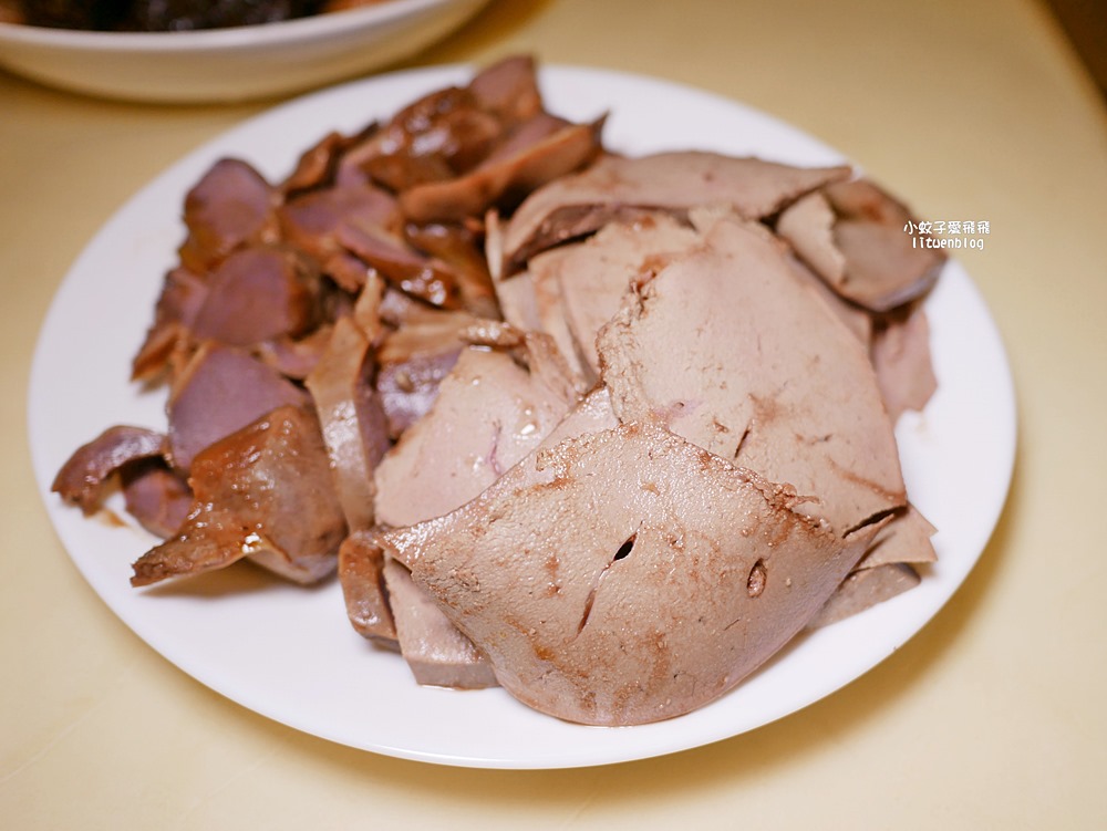 鶯歌美食「鶯歌林滷味」排隊冷滷份量多，辣醬超頂必加