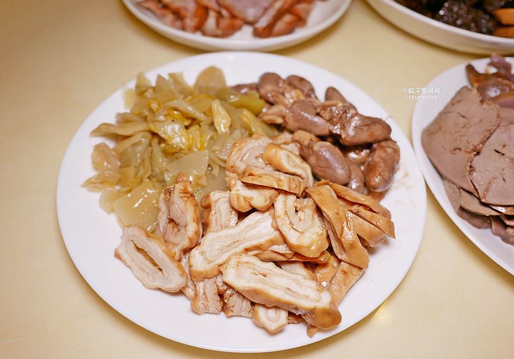 鶯歌美食「鶯歌林滷味」排隊冷滷份量多，辣醬超頂必加