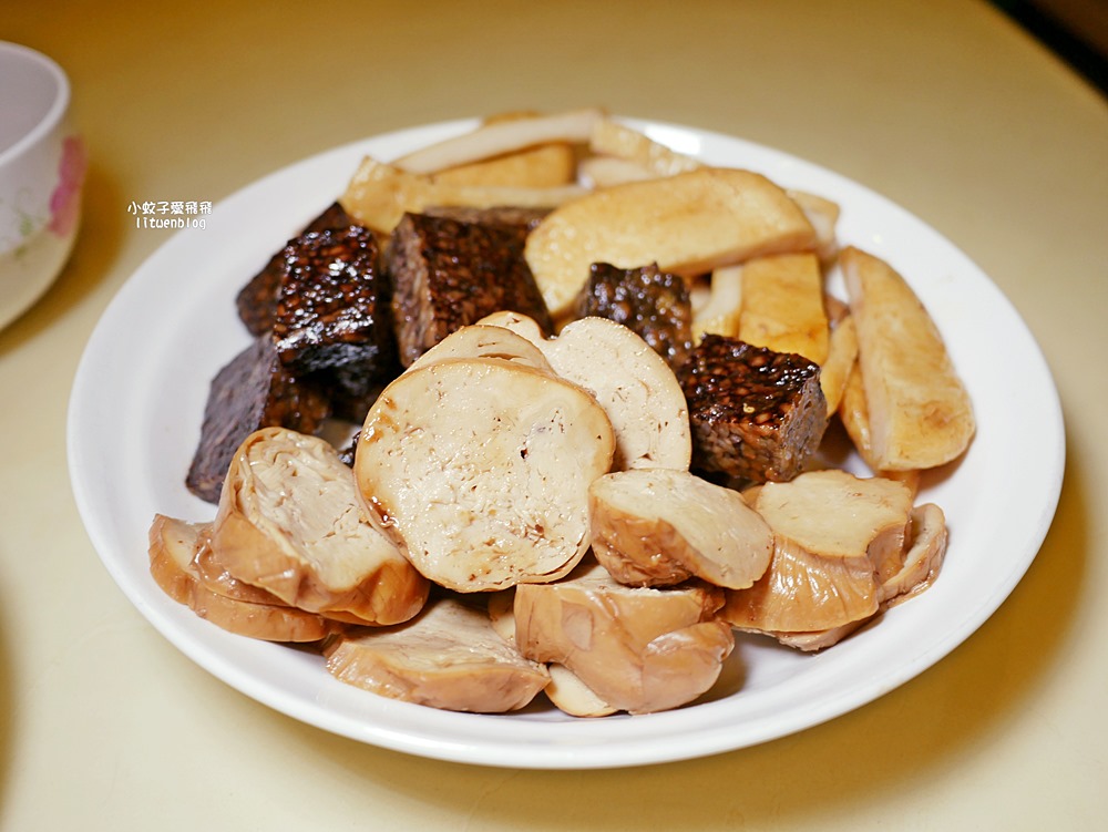 鶯歌美食「鶯歌林滷味」排隊冷滷份量多，辣醬超頂必加