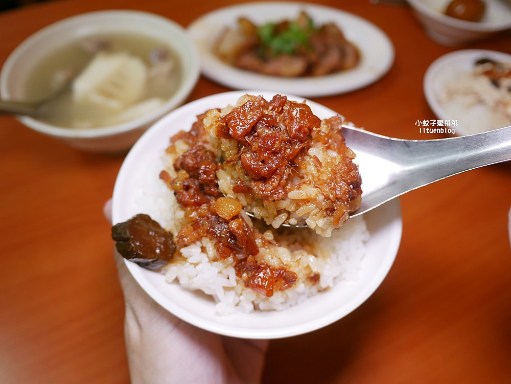 中山國小站美食「黃記魯肉飯」雙城街夜市旁排隊魯肉飯觀光客朝聖指定,米其林推薦 中山國小站美食「黃記魯肉飯」雙城街夜市旁排隊魯肉飯觀光客朝聖指定,米其林推薦