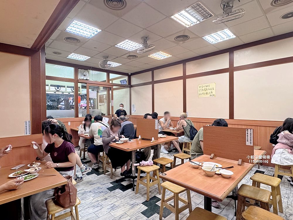中山國小站美食「黃記魯肉飯」雙城街夜市旁排隊魯肉飯觀光客朝聖指定，米其林推薦