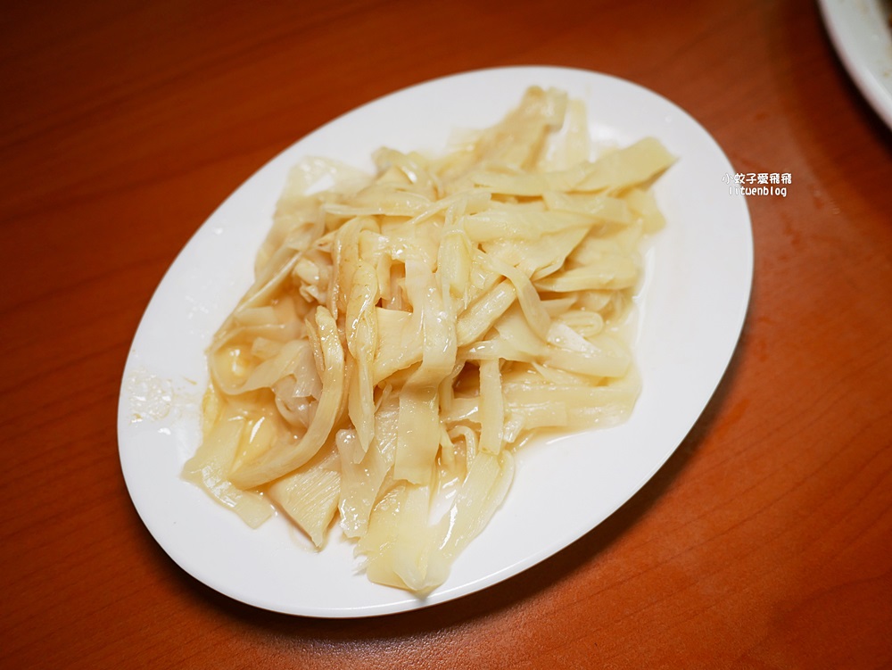 中山國小站美食「黃記魯肉飯」雙城街夜市旁排隊魯肉飯觀光客朝聖指定，米其林推薦