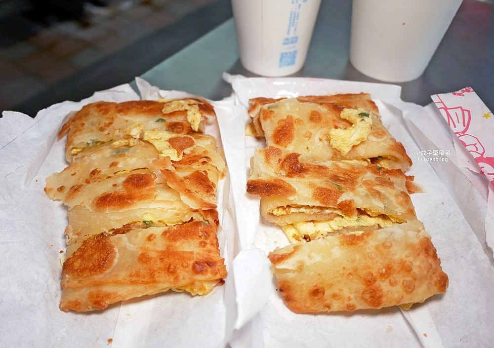 新店美食「旭達豆漿店」凌晨五點開賣排隊就為了招牌蛋餅現擀現煎