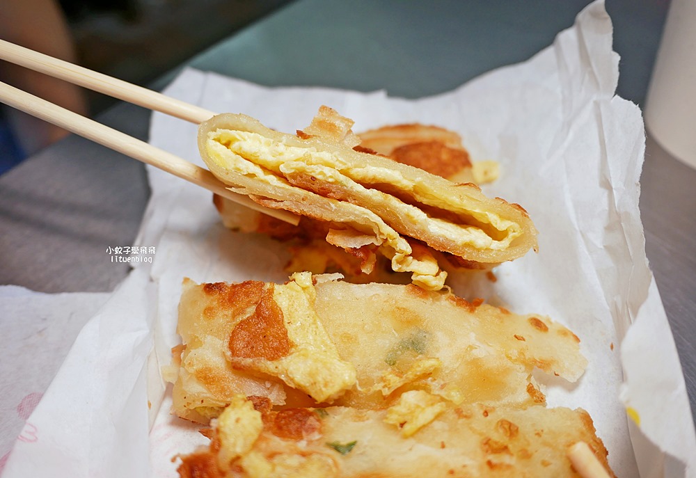 新店美食「旭達豆漿店」凌晨五點開賣排隊就為了招牌蛋餅現擀現煎