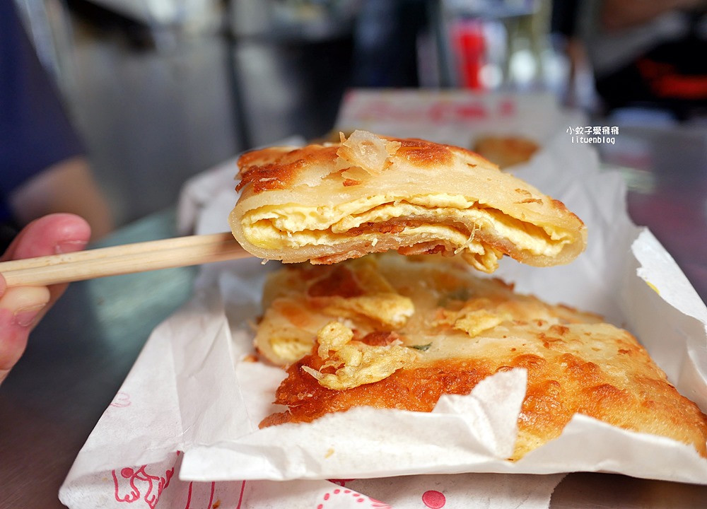 新店美食「旭達豆漿店」凌晨五點開賣排隊就為了招牌蛋餅現擀現煎 新店美食「旭達豆漿店」凌晨五點開賣排隊就為了招牌蛋餅現擀現煎
