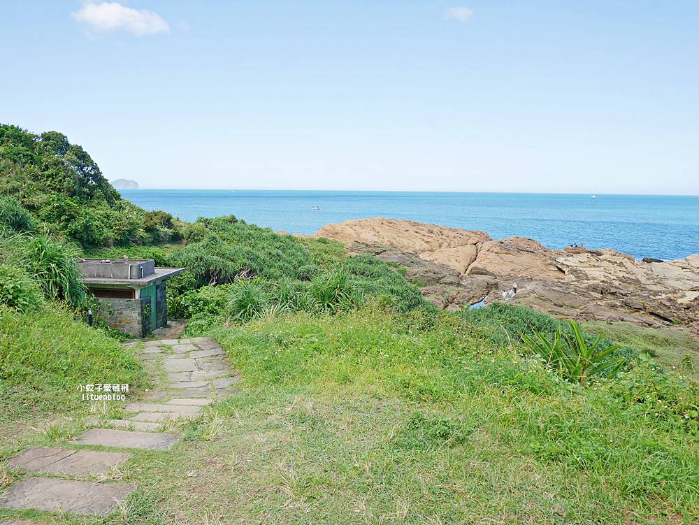 水湳洞秘境「大野狼與小綿羊岩」動感優美的天然海蝕岩ig熱點