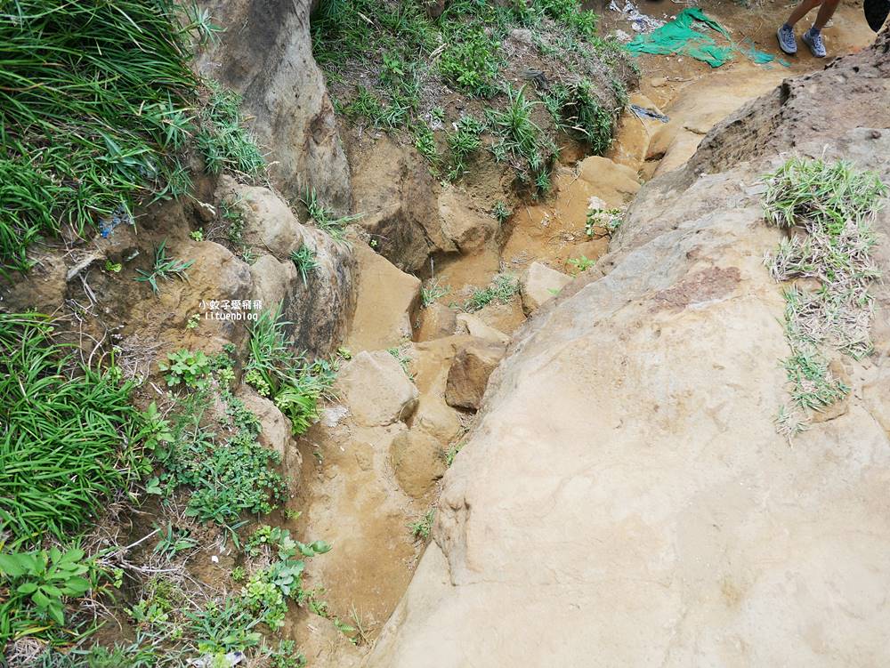 水湳洞秘境「大野狼與小綿羊岩」動感優美的天然海蝕岩ig熱點