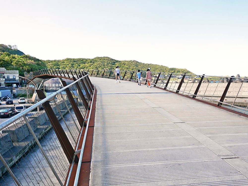 望海巷跨海景觀橋、八斗子車站北台灣最美的跨海自行車步道與鐵道