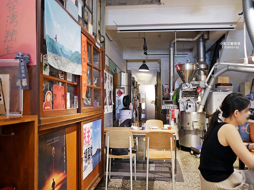 關渡咖啡「爐鍋咖啡luguo cafe」資深專業烘豆超過20年的創始店，有一隻個性貓咪