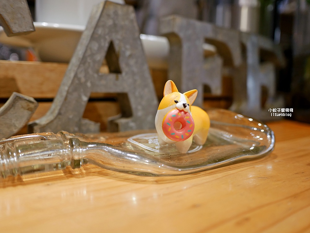 關渡咖啡「爐鍋咖啡luguo cafe」資深專業烘豆超過20年的創始店，有一隻個性貓咪