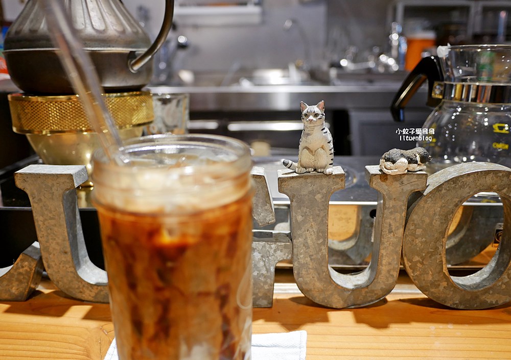 關渡咖啡「爐鍋咖啡luguo cafe」資深專業烘豆超過20年的創始店，有一隻個性貓咪