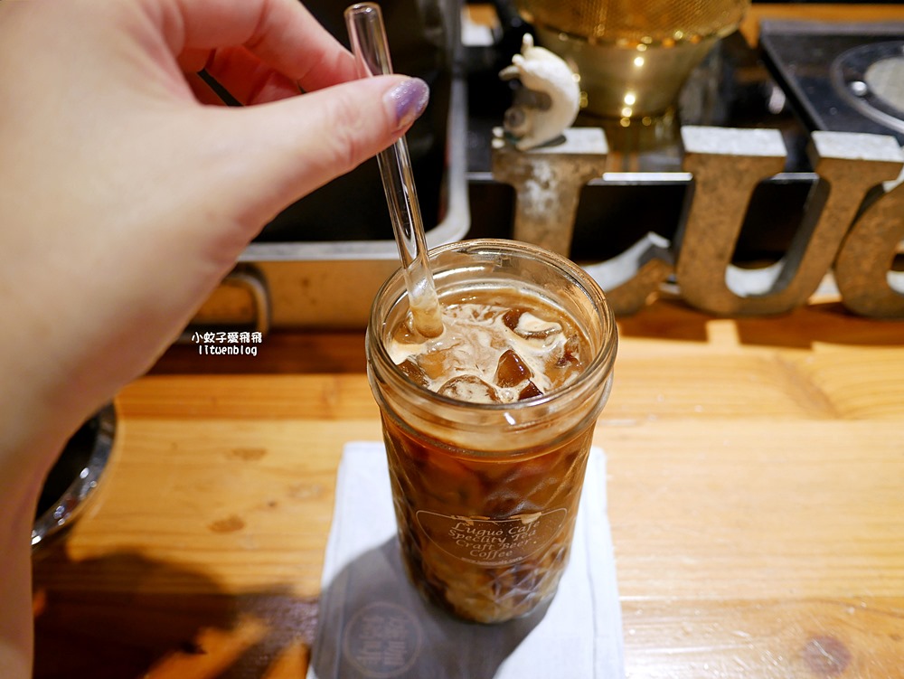 關渡咖啡「爐鍋咖啡luguo cafe」資深專業烘豆超過20年的創始店，有一隻個性貓咪