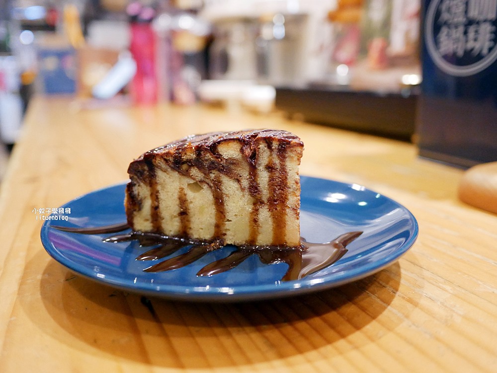 關渡咖啡「爐鍋咖啡luguo cafe」資深專業烘豆超過20年的創始店，有一隻個性貓咪