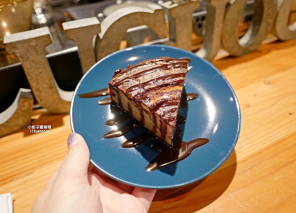 關渡咖啡「爐鍋咖啡luguo cafe」資深專業烘豆超過20年的創始店，有一隻個性貓咪