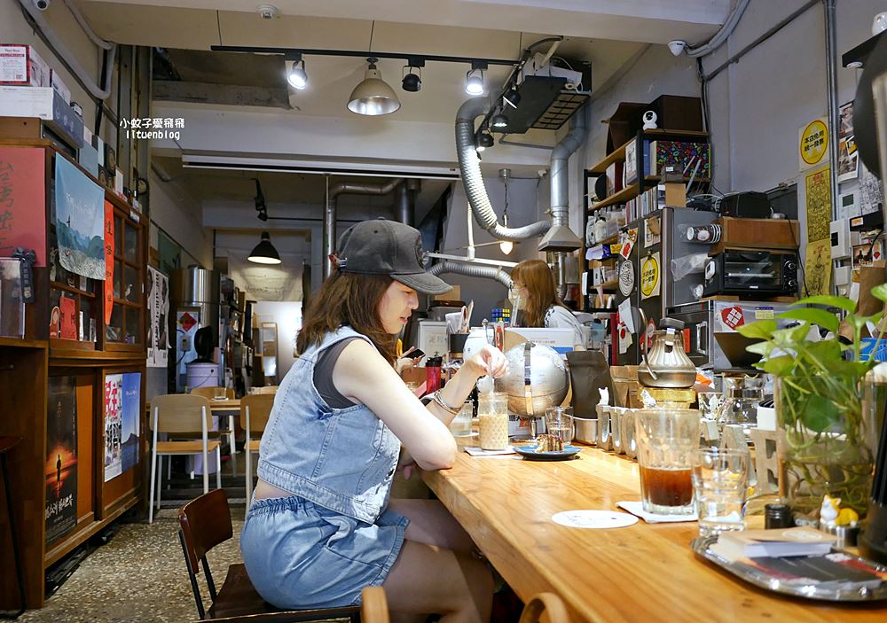 關渡咖啡「爐鍋咖啡luguo cafe」資深專業烘豆超過20年的創始店，有一隻個性貓咪