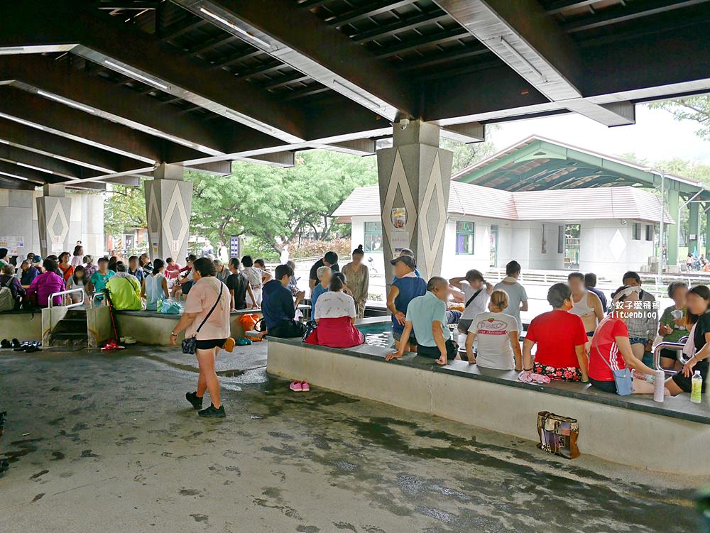 北投免費溫泉泡腳「復興公園泡腳池」近捷運站大型免費足湯廣場 北投免費溫泉泡腳「復興公園泡腳池」近捷運站大型免費足湯廣場